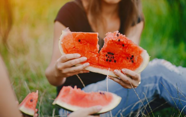 Боитесь химии и нитратов в арбузах? Ловите крутой лайфхак, как проверить продукт на "чистоту"