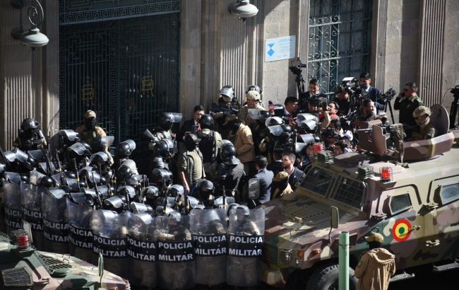 У Болівії військові вивели техніку під палац президента. Влада каже про спробу перевороту