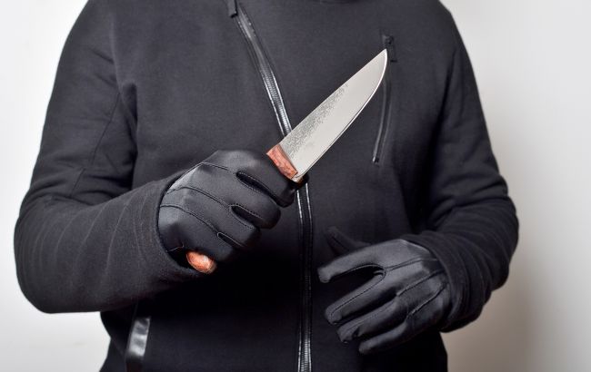У Парижі чоловік з ножем напав на перехожих, є постраждалі