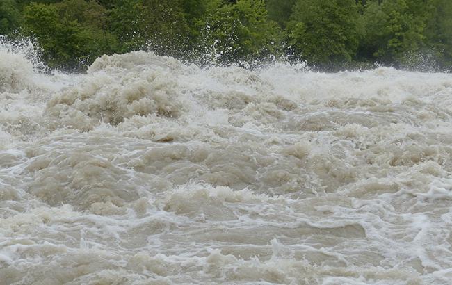 На Закарпатті пройшли сильні дощі, вода в річках піднялася більш ніж на метр