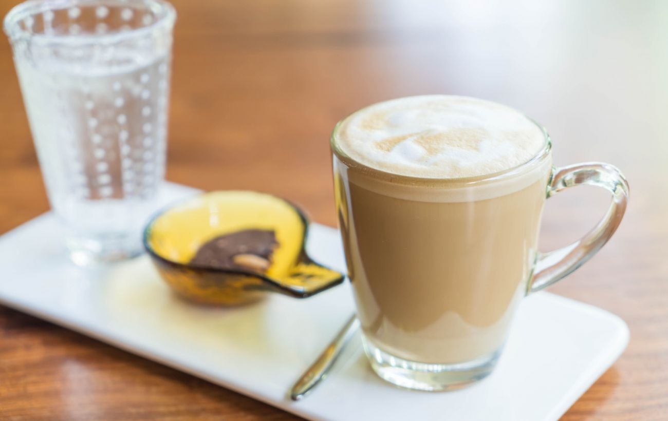 Вред и польза кофе с молоком: капучино, латте, раф, флэт-уайт