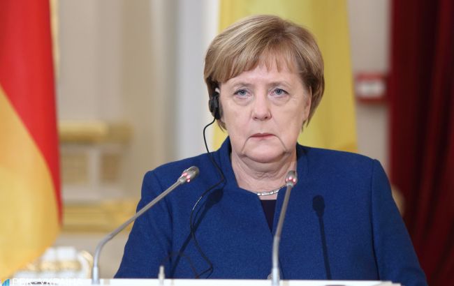 Меркель прогнозує, що ситуація з COVID-19 покращиться до осені