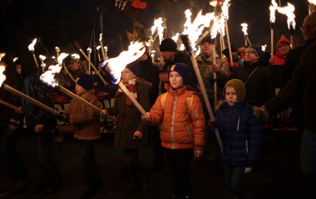 Полиция подсчитала число участников факельного шествия в честь Бандеры в Киеве