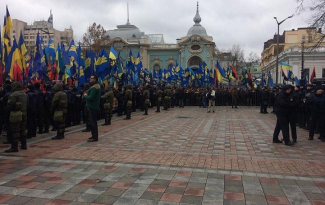 Марш национального достоинства: активисты пикетируют Раду