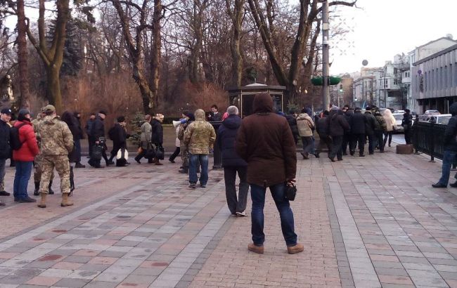 Под Радой закончился митинг за перевыборы мэра Кривого Рога