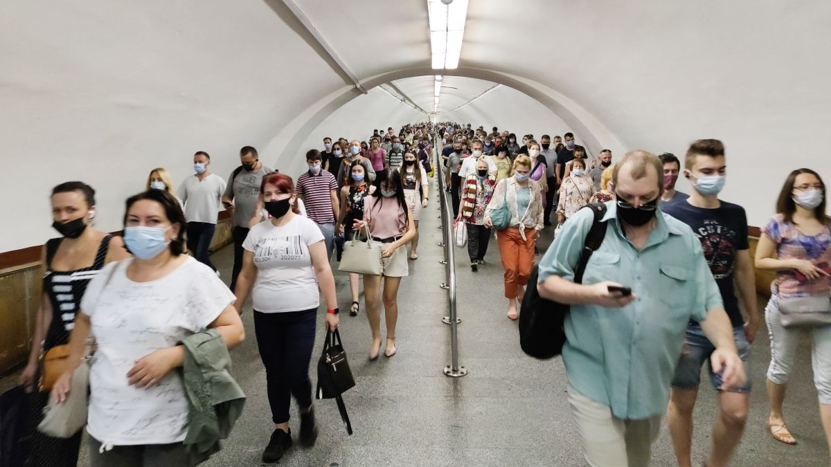 Француженки ежедневно пытаются избежать домогательств в метро