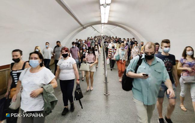 В метро Києва з початку року склали 2,5 тисячі протоколів на пасажирів без масок