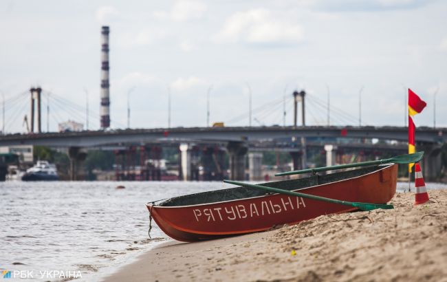 На річці у Житомирі перекинувся човен з людьми, є жертви