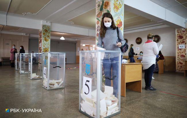 В Івано-Франківській області жінка намагалася проголосувати за всю родину