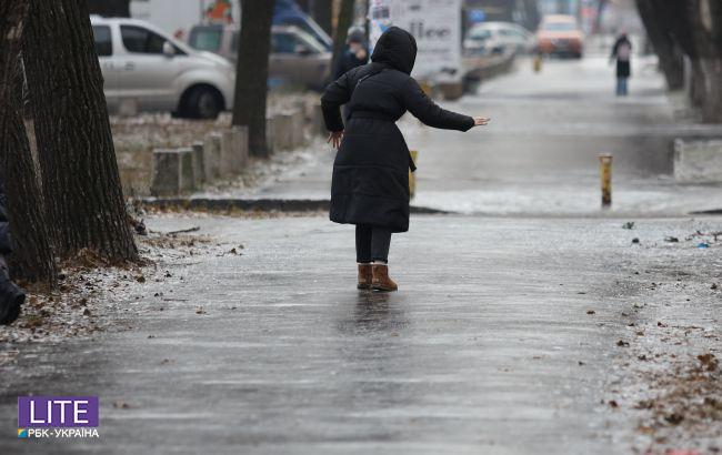 Оттепель, дожди и гололед: каким областям Украины не повезет