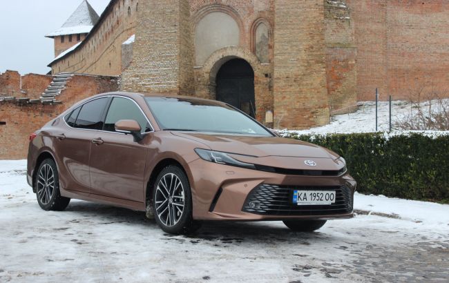 Тест-драйв Toyota Camry: преимущества и недостатки премиального седана