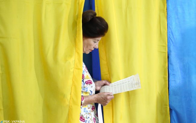 В Украине стартовали первые местные выборы в шести ОТО