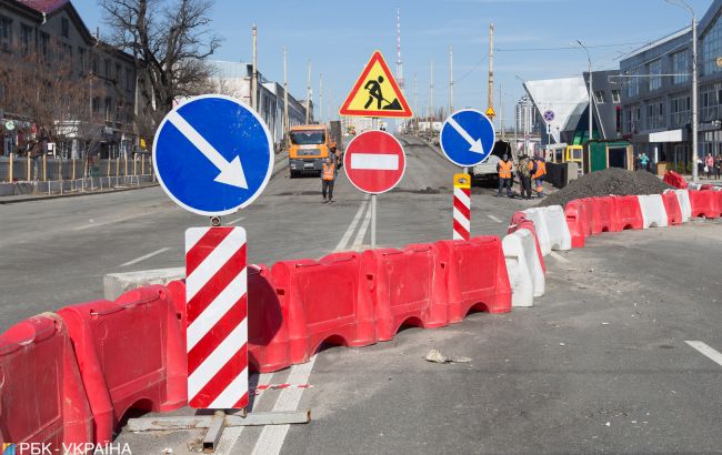 У Києві обвалилися декілька прольотів Дегтярівського мосту на Шулявці: всі подробиці