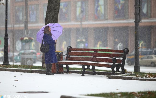 Синоптики попереджають про сильний вітер та снігопади в України