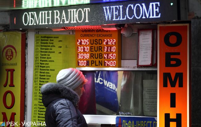 Украинцы в марте возобновили покупку валюты