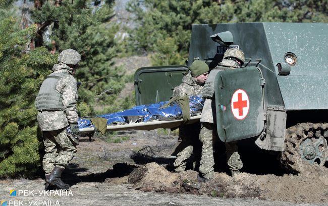 На Донбасі внаслідок обстрілів постраждали двоє військових