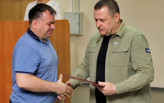 Філатов разом із командувачем військ "Таврія" привітали лікарів Дніпра із професійним святом