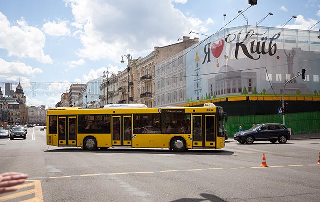 У Києві пасажири автобуса спіймали кишенькового злодія