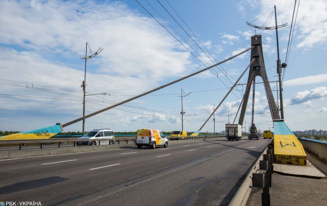 На выходных на Северном мосту в Киеве ограничат движение