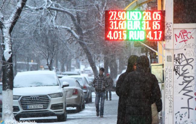 Готівковий долар падає, євро стабільний