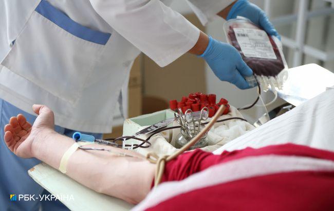 Кабмин упростил передачу донорской крови на фронт