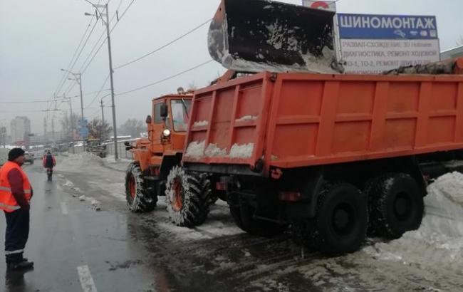 Комунальники за два дні прибрали з київських вулиць 5,5 тисяч тон снігу, - КМДА