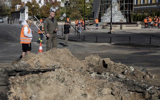 Кличко сообщил, сколько коммунальщиков было задействовано в ликвидации последствий ракетных обстрелов Киева