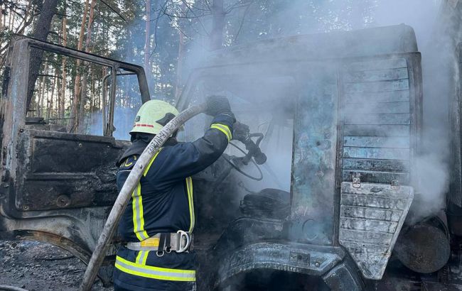 Ракетний удар по Києву: з'явилися фото наслідків обстрілу