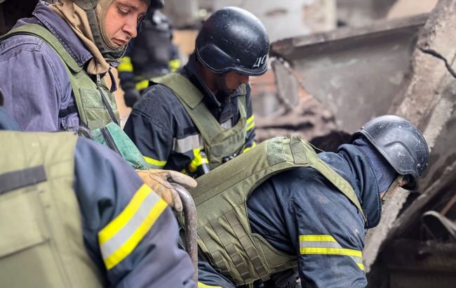 У Кривому Розі вже дев'ять постраждалих після атаки РФ, фото і відео наслідків