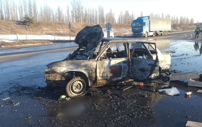 В Киевской области в ходе ДТП загорелся автомобиль, среди пострадавших дети