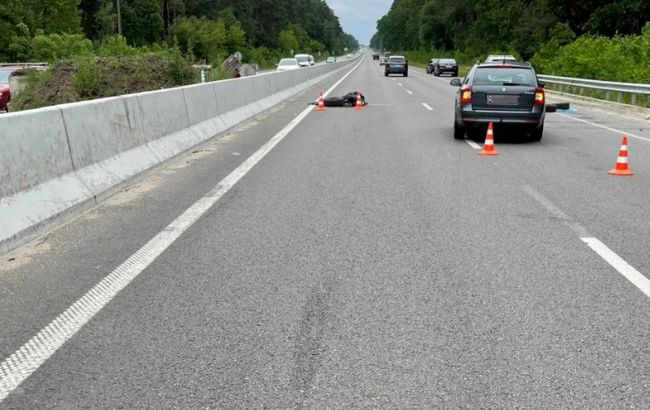 Біля блокпосту під Києвом на смерть збили військового. За кермом була працівниця поліції