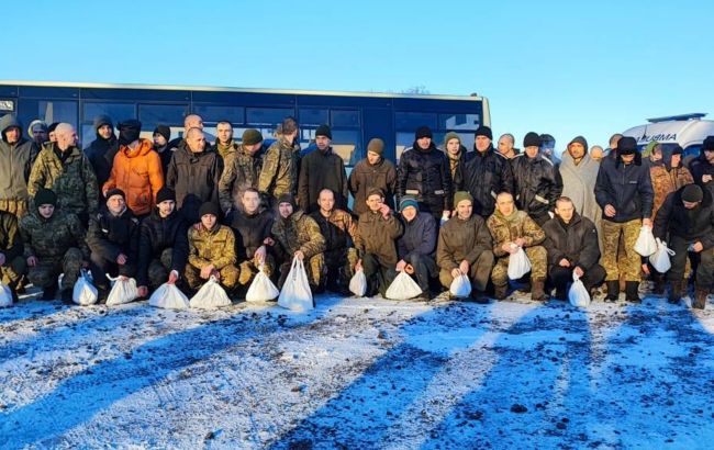 Україна повернула додому 50 військових, серед яких оборонці Маріуполя та Бахмута