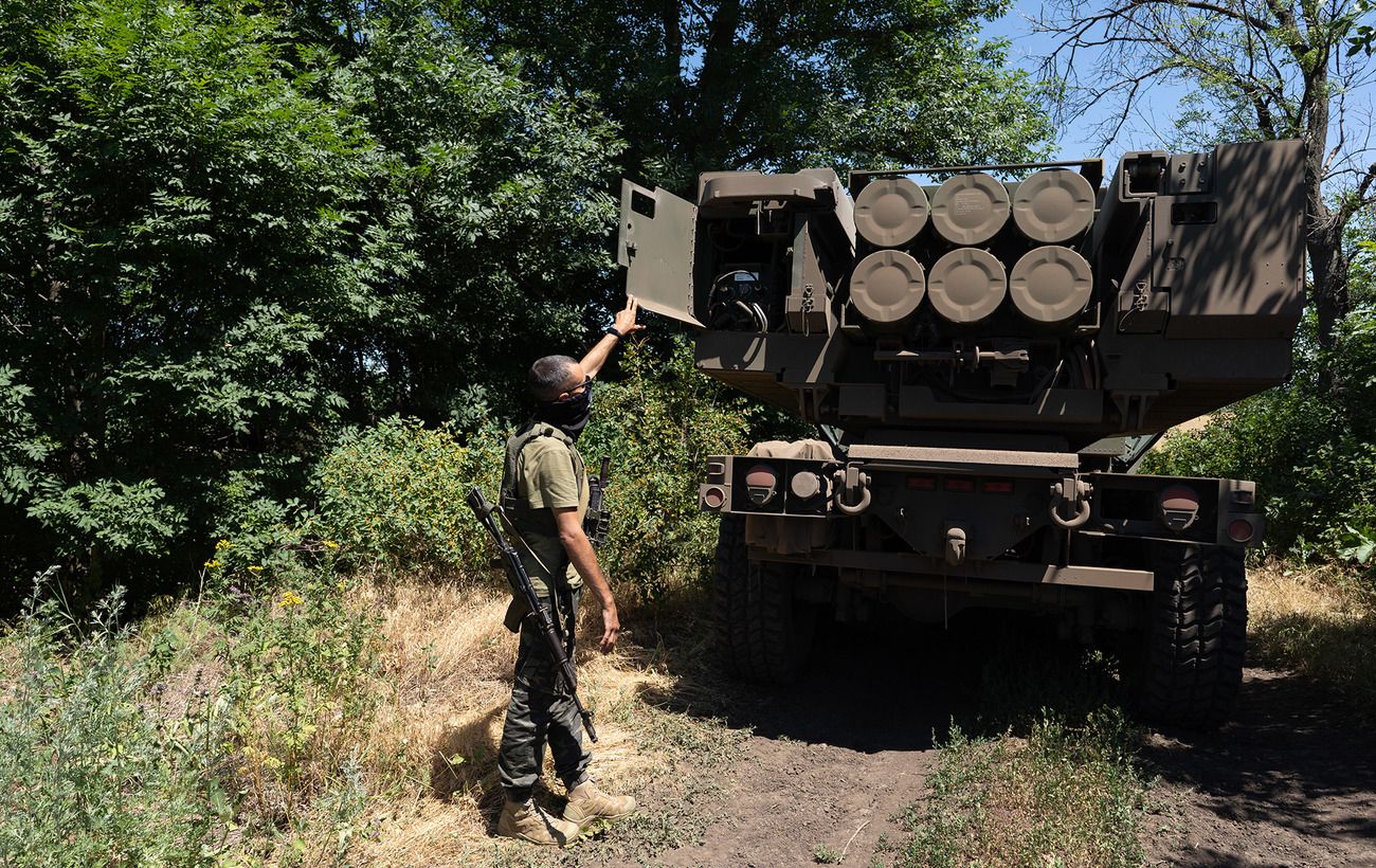 Бойцы ССО навели удар из HIMARS по расположению россиян на юге (видео).  Читайте на UKR.NET