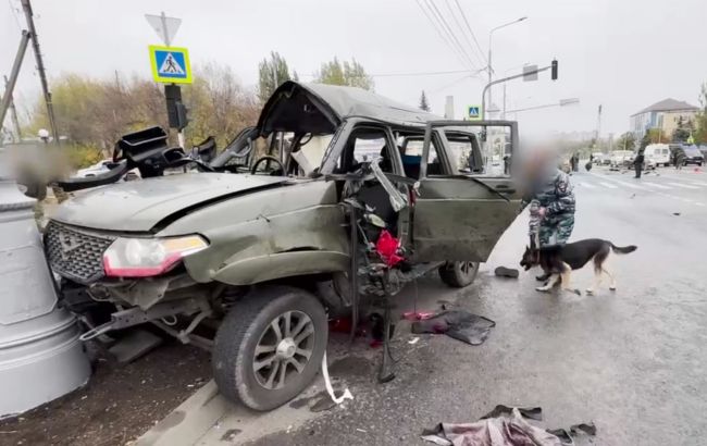 У центрі Луганська вибухнуло авто, в якому могли бути окупанти (відео)