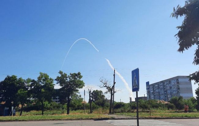 В Бердянську "гучно". Місцеві нарахували понад 10 вибухів