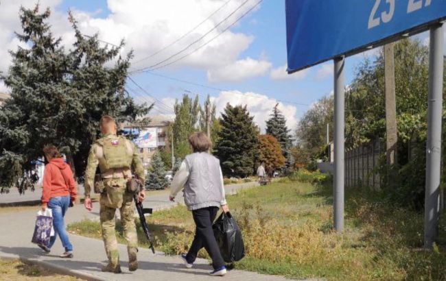 Автоматчики ходят по квартирам мелитопольцев: заставляют голосовать "правильно"