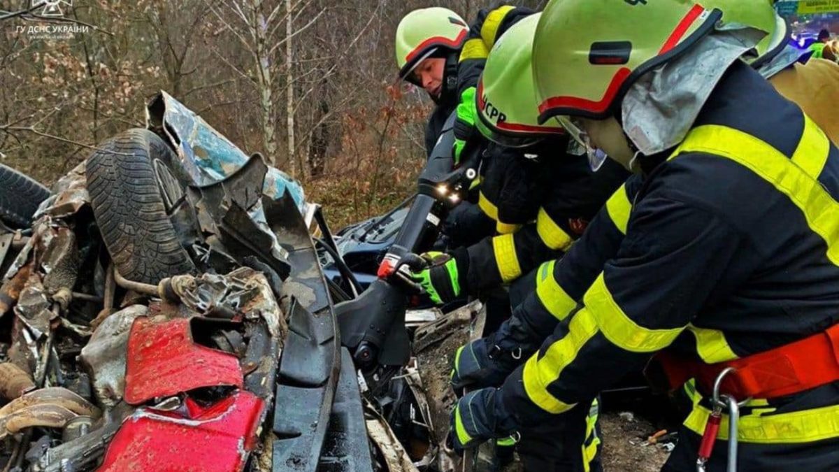 ДТП с участием трех авто под Киевом - есть пострадавшие и погибший | РБК  Украина