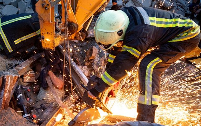 У порту Одеси стався обвал будівлі: під завалами опинилися люди, є жертва