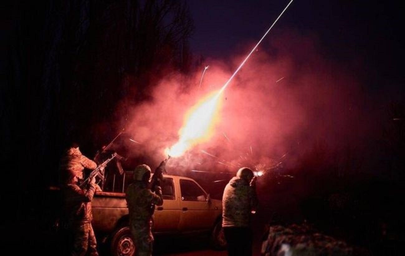 “Kyiv Under Attack: Ukrainian Air Defense Shoots Down Enemy Drones”