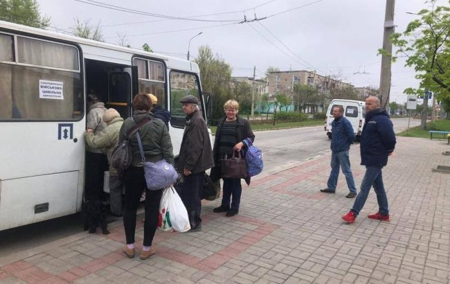 В Луганской области оккупанты обстреляли автобус с эвакуированными