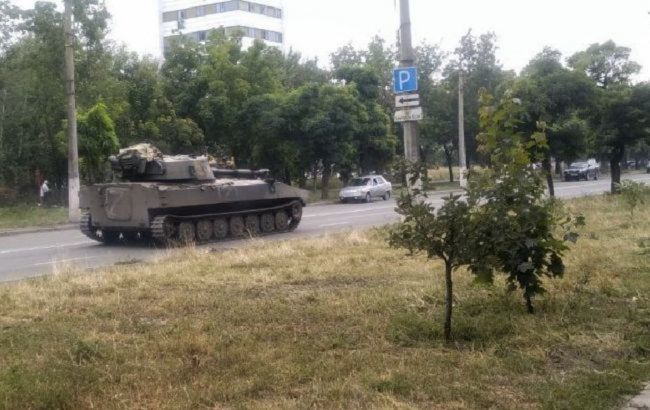 Третий день подряд. В Мариуполе снова заметили движение колонны РФ с десятками техники