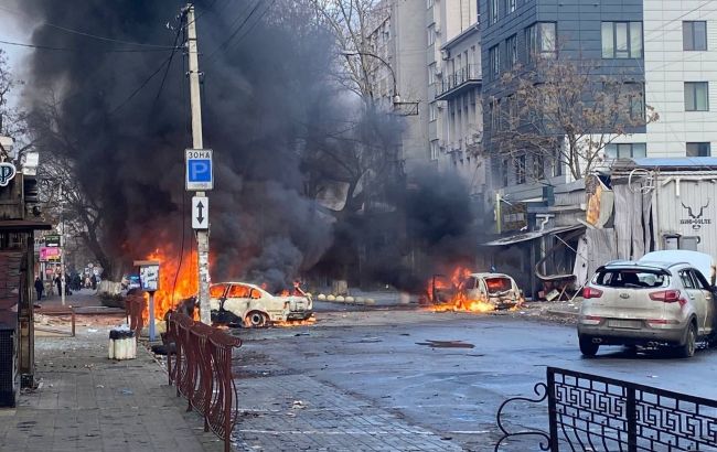 Не поменяли тактику за 7 лет. Между обстрелами Херсона и Мариуполя нашли сходство