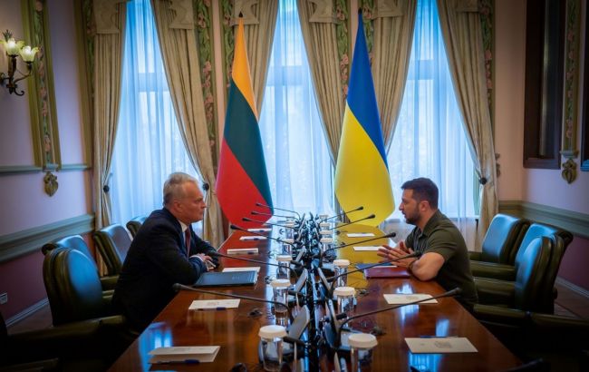 Зеленський зустрівся з президентом Литви: обговорили ситуацію на фронті та потреби ЗСУ