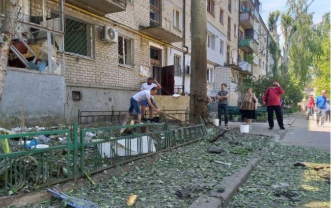 Ранковий обстріл Миколаєва: росіяни вдарили по житлових будинках, багато постраждалих