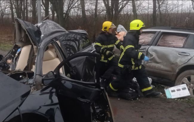 В Винницкой области столкнулись Geely и Subaru: четыре человека погибли, есть раненые