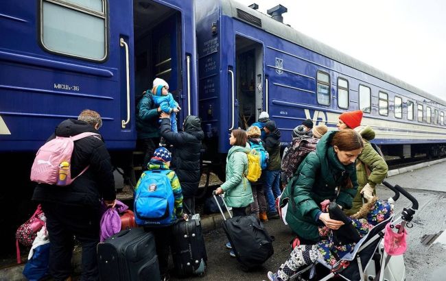 Бажають розколоти Захід та Схід. Стало відомо про новий фейк про біженців у Львові