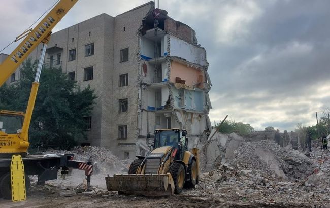 Кількість загиблих під завалами п'ятиповерхівки у Часовому Яру знову зросла