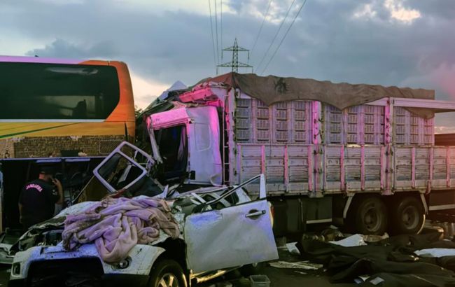 У Туреччині автобус розбився у ДТП. У МЗС розповіли, чи є серед жертв чи поранених українці