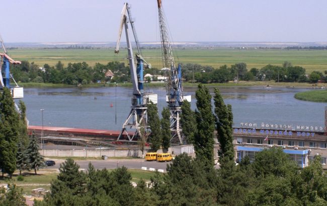 У Ростовській області загорівся порт, де вантажать крадене українське зерно (відео)