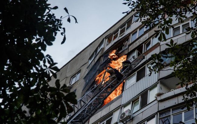 В полиции показали видео спасательной операции после обстрела Харькова